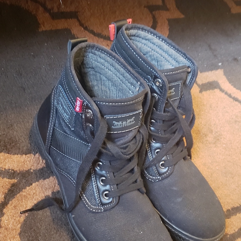 Level's boots